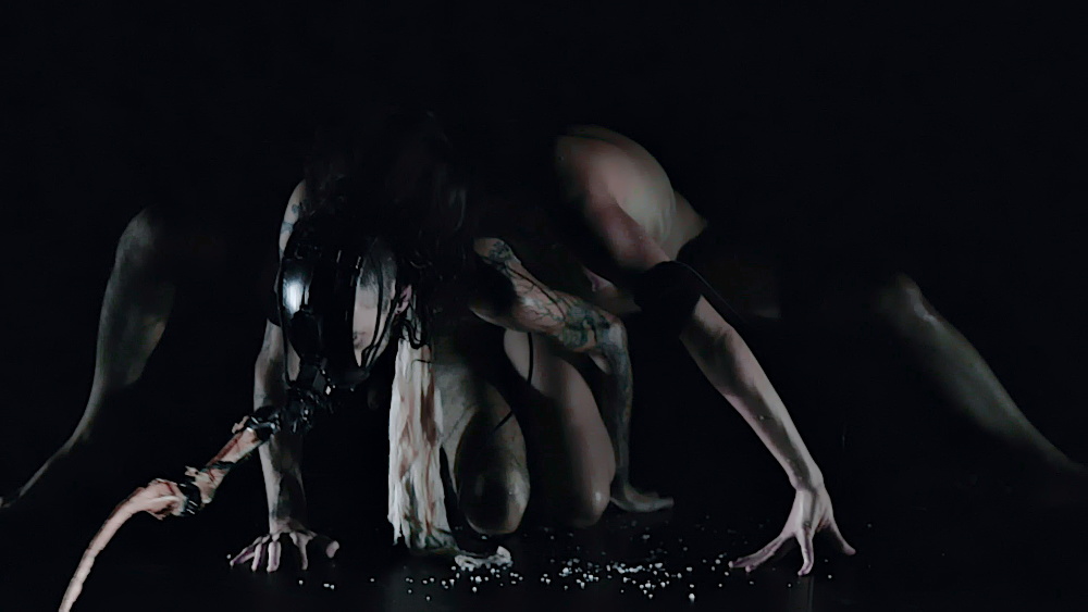 MarcoDonnarumma's tweet photo. hey, sometimes I write thoughts longer than 280 chars.
Here I use intercorporeality and abjection from feminist, disability and posthuman studies to look at the hybrid in 3 performances that negate the alleged "pureness" of the white subject.
https://t.co/aasgYkIhwP https://t.co/xbN0Fjb2jK
