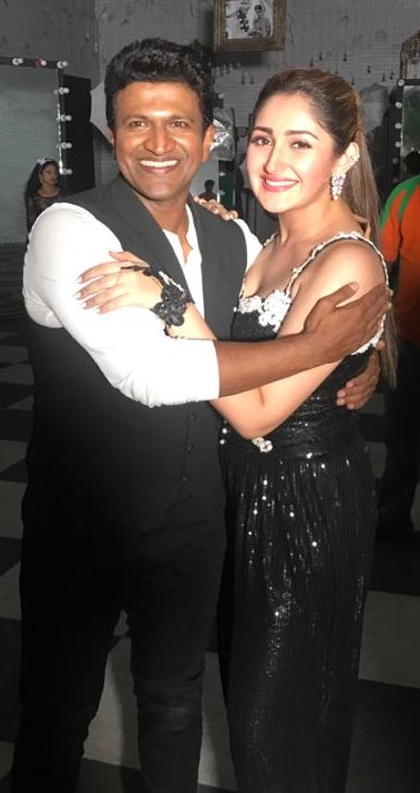 sayyeshaa's tweet photo. Happy Birthday to my absolute favourite Appu sir! Not only am I so grateful to have shared screen space with you sir but also to have known you for the kind and warm person that you are! Lots of love! Hope you have a fabulous year! @PuneethRajkumar 🤗💃 https://t.co/KBEQE3bGPy