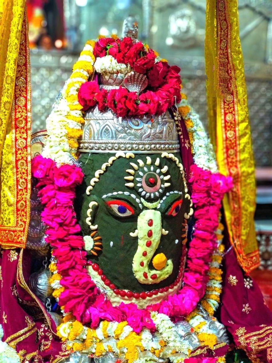 bsp0909's tweet photo. 🙏करालं महाकाल कालं कृपालं🙏
प्रभु श्री महाकालेश्वर ज्योतिर्लिंग जी के आज के संध्या आरती दिव्य श्रृंगार दर्शन उज्जैन,मध्यप्रदेश से।।
दिनांक:-17.03.2021,हर हर महाकाल🙏 https://t.co/ak4RGD2hUi