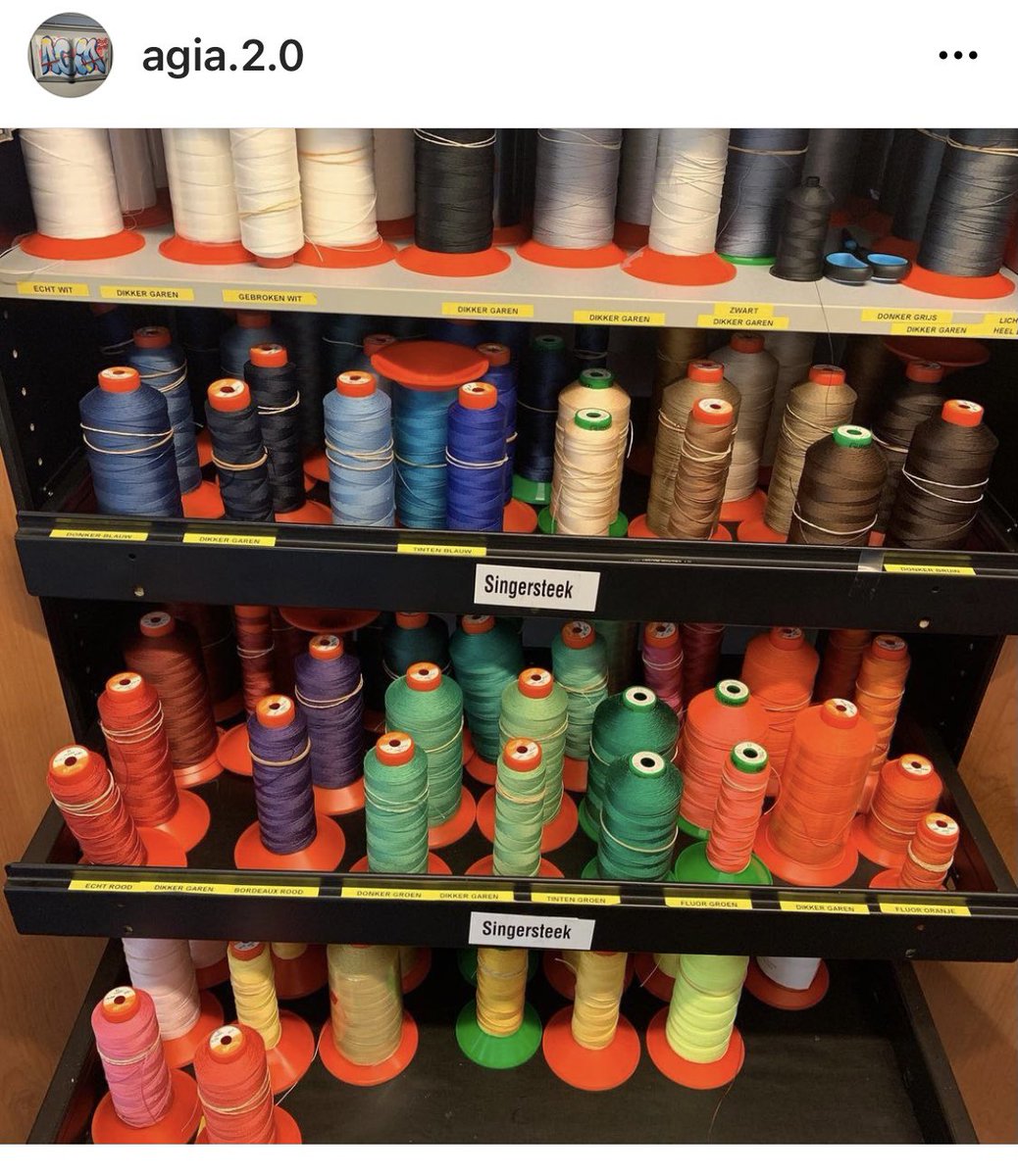 Singersteek door de rug, singersteek door het plat, singersteek zwitsers gebonden, er is veel mogelijk net als de kleur garen. Bezoek ook onze website agia.nl