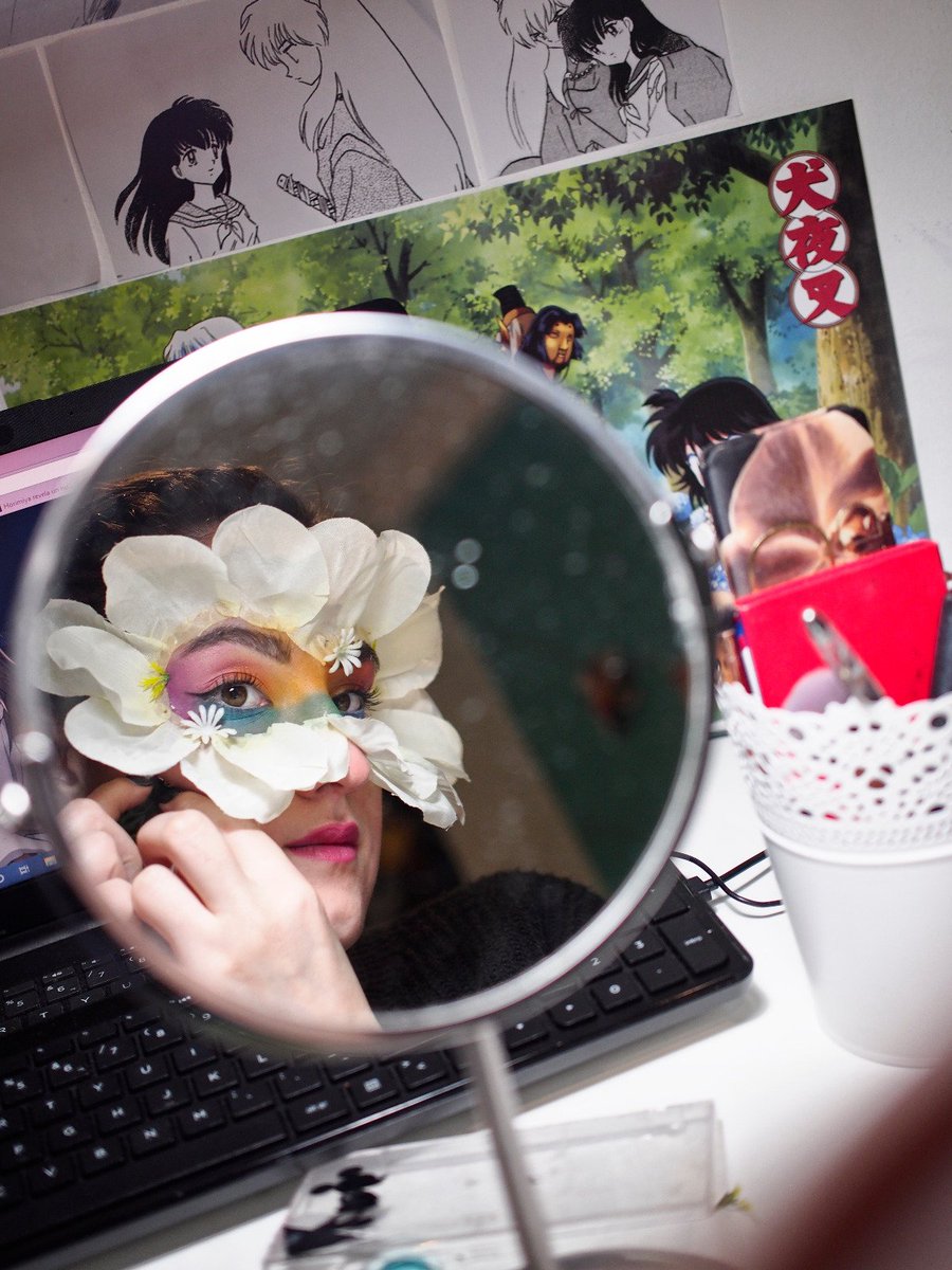 roouussi's tweet photo. I want to show you all the makeup that I did yesterday and the photos that my best friend took🥰 https://t.co/KgQ8SpYTl5