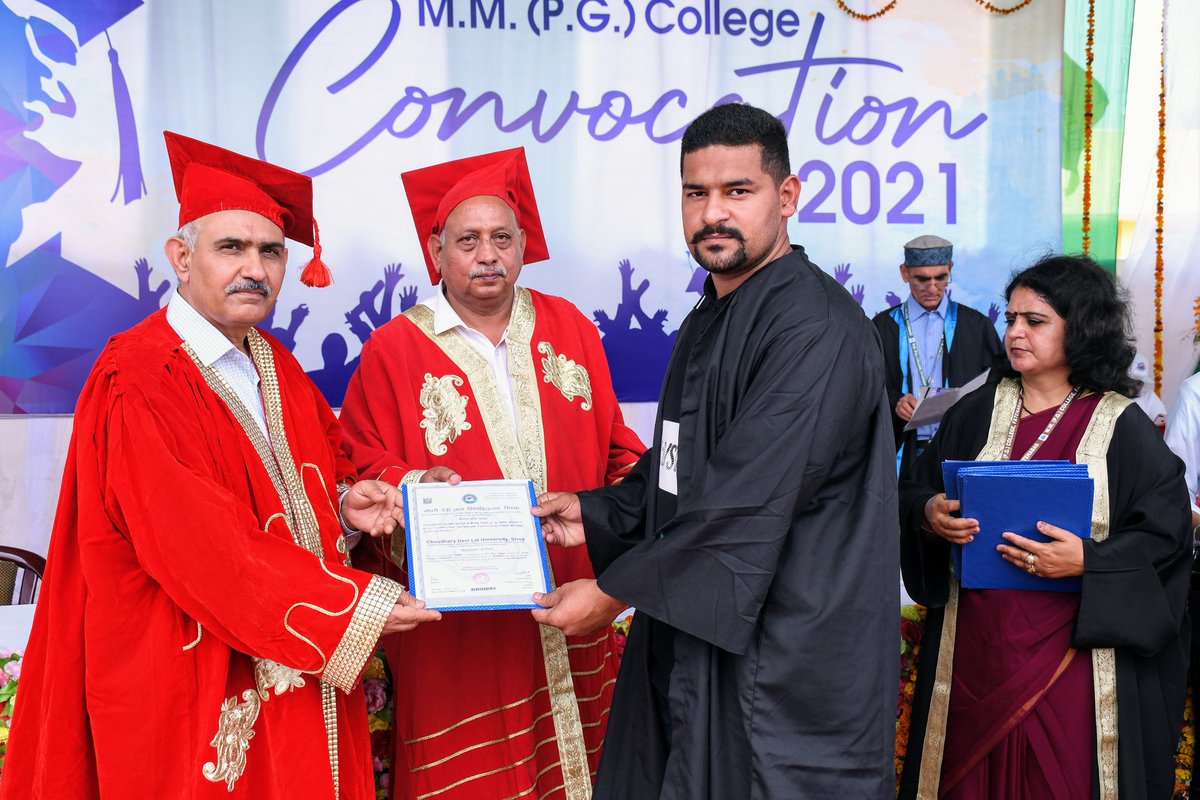 Azzaychandel's tweet photo. All our dreams can come true if we have the courage to pursue them. 🎓🎓🎓✌️ #convocation #motivation  #dreams https://t.co/08o6EblqeA