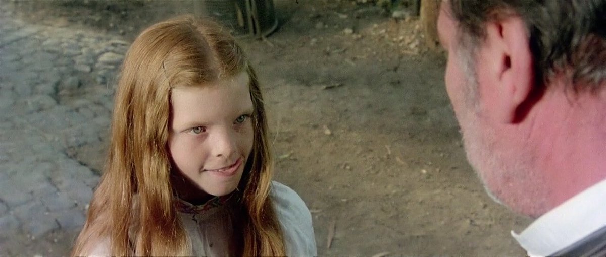 enmarco_'s tweet photo. No se cuál es más creepy, si los muñecos o la nena. 
Deep Red (1975) 
#CineItalia https://t.co/tx4LYkT0Xe