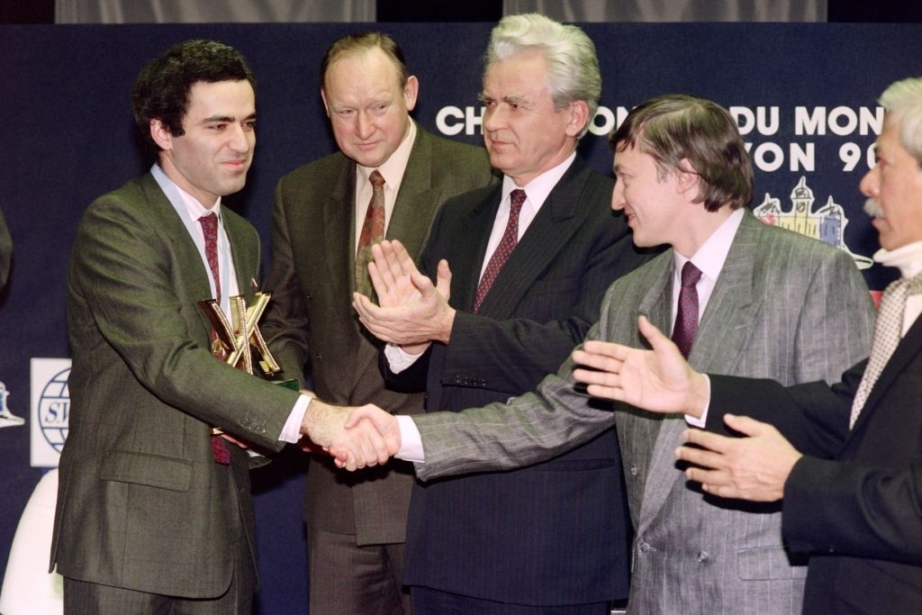 International Chess Federation on X: 1990: Garry Kasparov reaches a 2800  rating and remains World Champion, Hungary wins Women's Olympiad again, IOC  grants recognition to FIDE as an International Organisation & Smoking