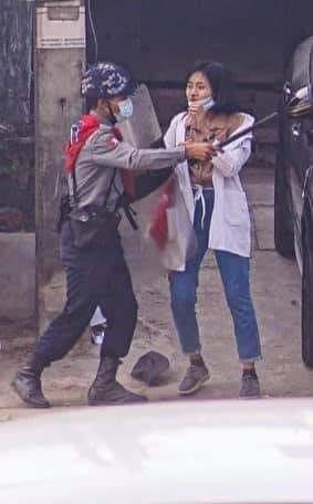 Police beat the lady doctor for rescuing wounded protesters by gunshot 
Where is humanity?

#whatshappeningnowinmyanmar 
#CrimeAgainstHumanity