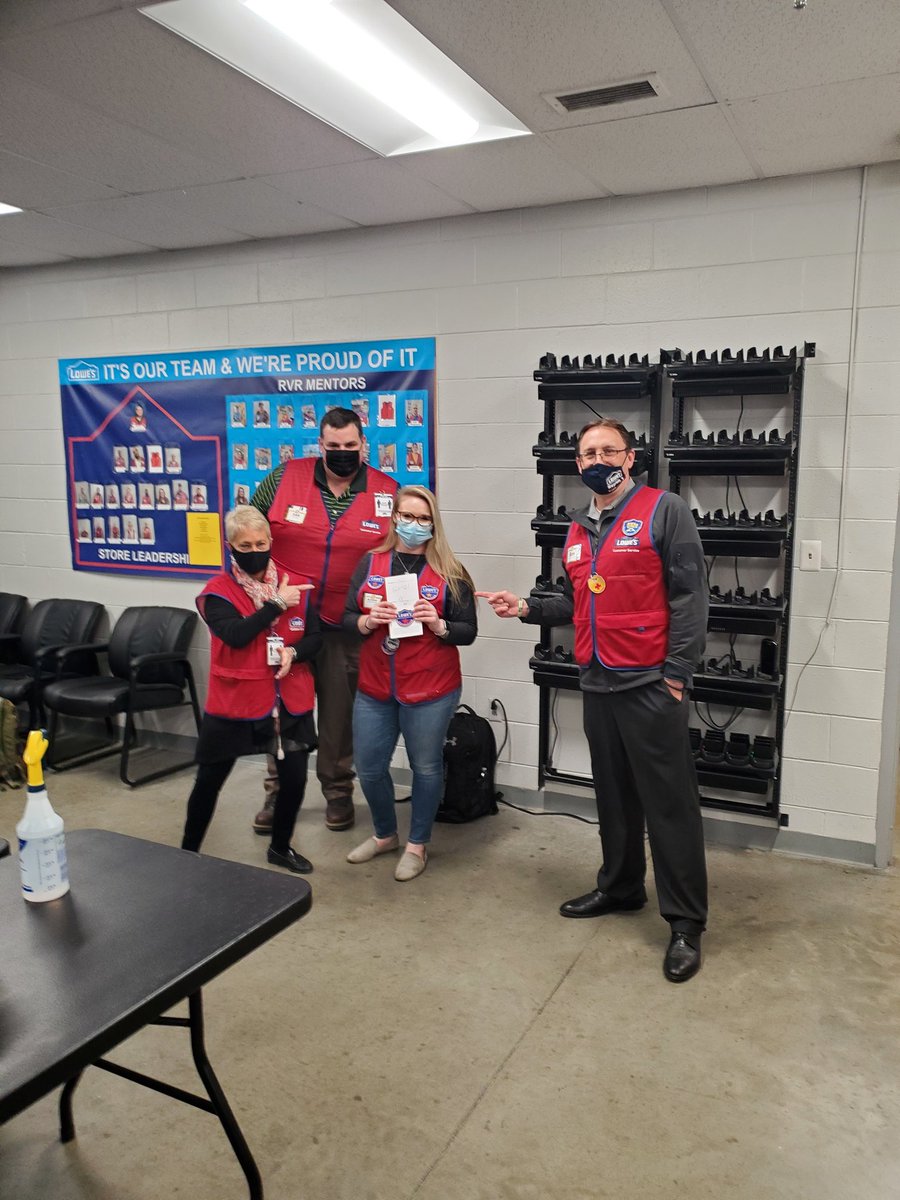 Jeremy43102459's tweet photo. Aleisha doing a dynamite job in hiring for Spring in 599!!!!  Thank you for being an awesome resource for our associates!!!! @BlueBoxR1 @AMcHenry1221 @AMiller_RVA @BenitoKomadina @D899_RVA https://t.co/XOXjwmfW27