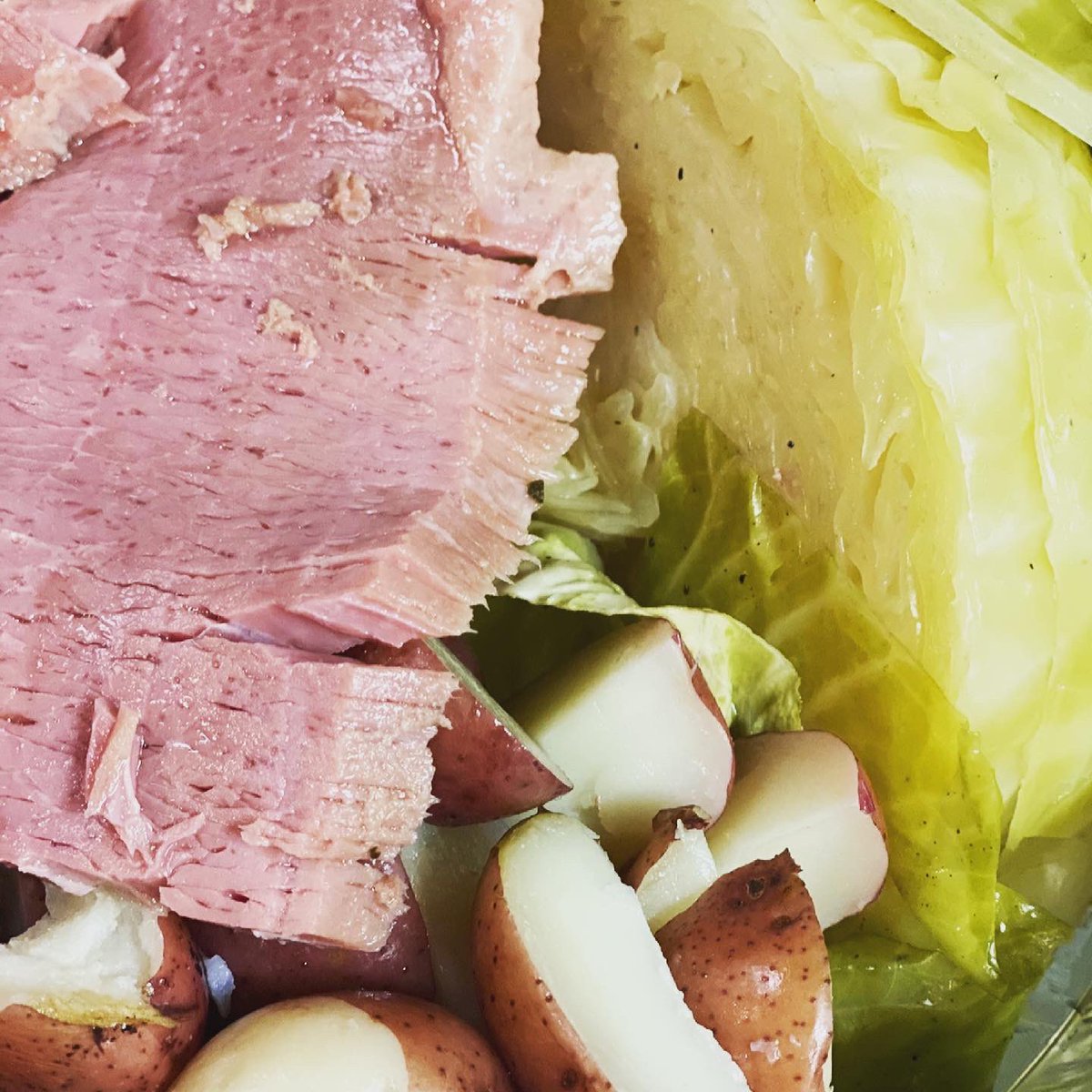 Happy #StPatricksDay ! #CoverTwo is open until 11pm with plenty of corned beef and drink specials, which are available in-house, call in or through online ordering! 
.
.
. 
#stpatricksday #stpattys #Guinness #cornedbeef #reuben #jameson #baileys #whiskey #ctfood #ctdrinks