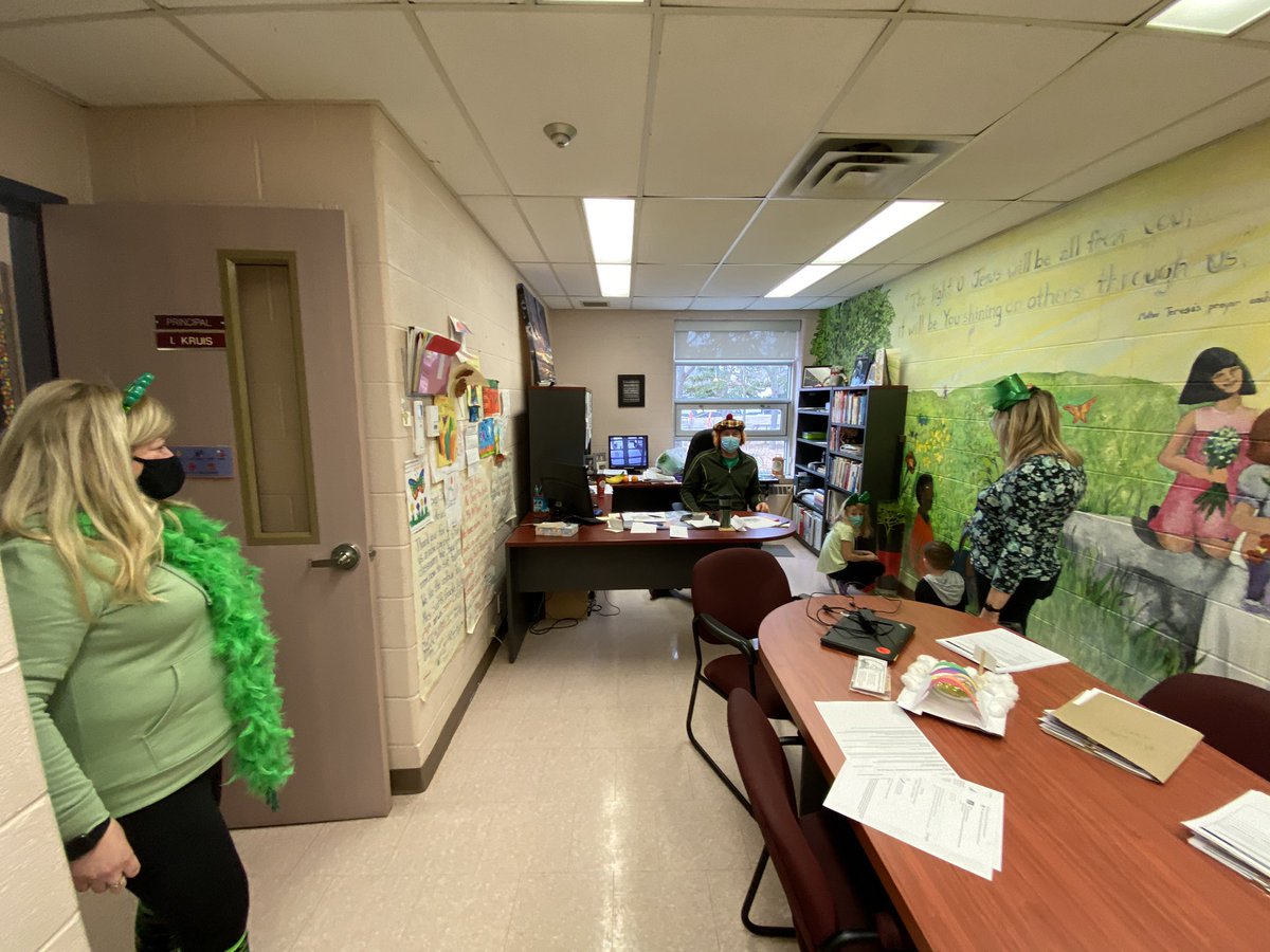micheleatplay's tweet photo. That moment when the office is a buzzing and the superintendent call is a ringing...... Mr. “O’Kruis” has it all under control. @MotherTeresaCES #stmtcourtice #bewell #bestprinciple https://t.co/q0JI6r3Whj