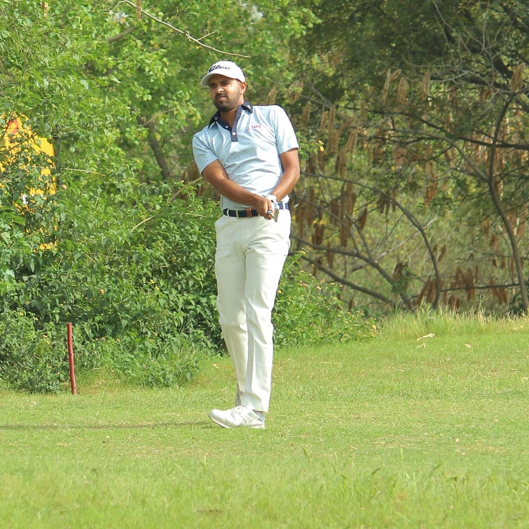 pgtofindia's tweet photo. Defending champion @chikkarangappa rises to the top with a 65 on day two of @Prometheus_Edu Presents #DelhiNCROpenGolf2021 @GujaratTourism @TataSteelLtd 

#TapyGhai #HarendraGupta
@KhalinJoshi #MohdAzhar 

Read full story at: https://t.co/bu64wVlpZs https://t.co/UbNTfPnSgb