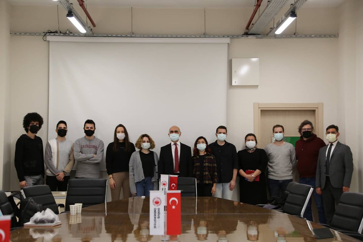 Kıymetli öğrencilerimizin oluşturduğu RedMoon adındaki girişim topluluğu ile 
gelecek projeleri ve elde ettikleri başarılar hakkında bir toplantı yaptık.
Öğrencilerimizin ürettiği her yeni değerin Doğuş'una şahitlik etmenin gururunu yaşıyor, kendilerine başarılar diliyorum.