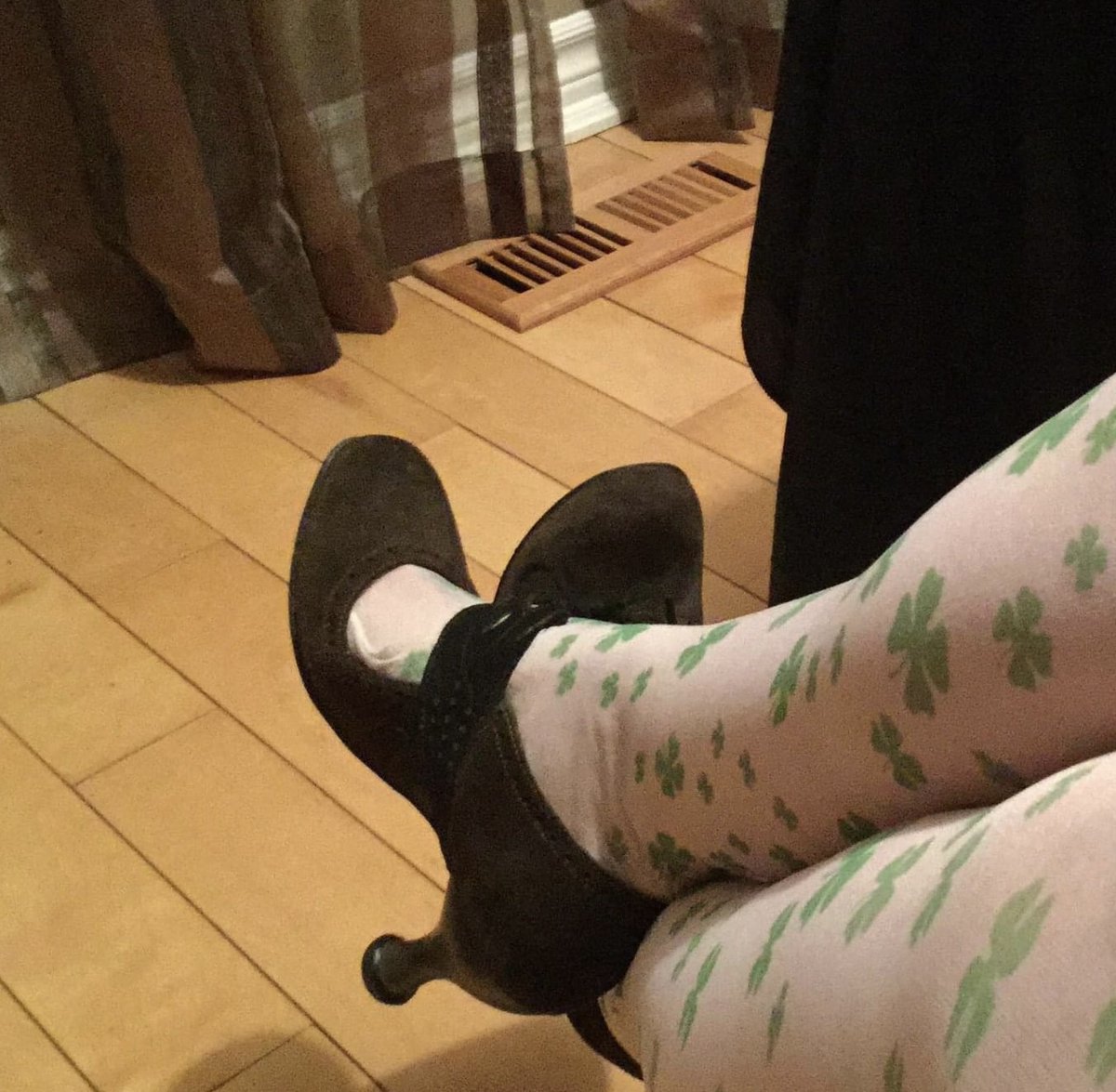 lapsedlbrarian's tweet photo. @Fluevog Top of the morning!  When your favourite Vogs are your first Vogs and are PERFECT for the day. https://t.co/FTnybj8dMK