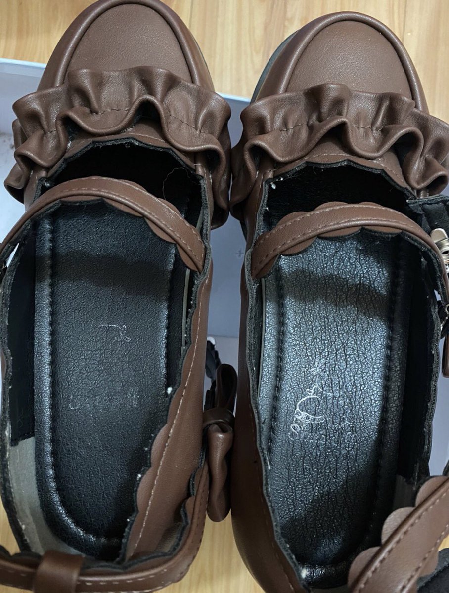 sisiainimum's tweet photo. 晚安了哥哥们，不���道怎么回事感觉玩屁眼比玩逼感觉来的快，好像来个大jb去开发我的屁穴，原味lo鞋继续出哦
#原味白袜 #原味高跟鞋 #原味袜 #原味jk #原味jk鞋 #臭脚 #白丝裤袜 #屁眼 https://t.co/Xo6FPwugRi