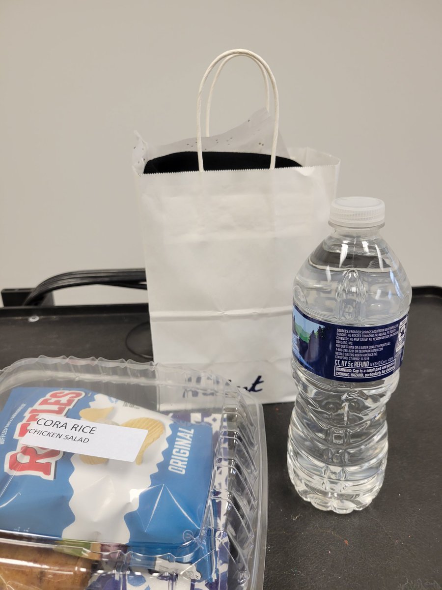 ChelleHibbs's tweet photo. When you show your staff that you are valued, it means a lot. Thank you! @CoraLRiceES1. #weindabuilding @principal_Dunn @SonyaJo2016 https://t.co/3eYjYoemxG