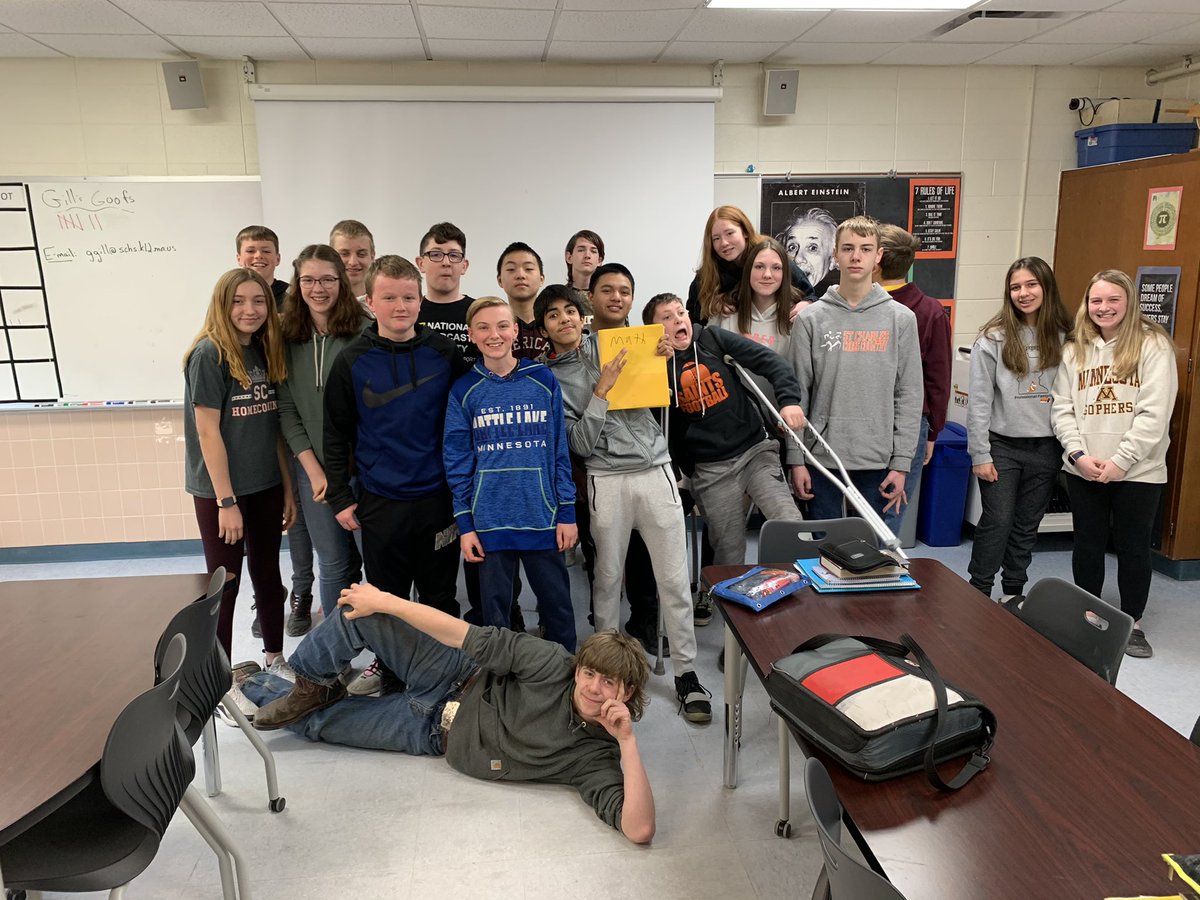 MRDatDudeGG's tweet image. A year ago today, I made all the kids take a picture in case it was our last day together, which it turned out to be.  Things have been tough, but we’re happy to be together once again! This year’s pics will look just a tad different 😷