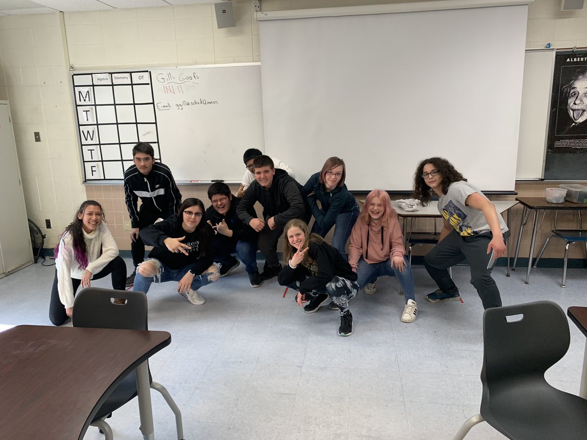 MRDatDudeGG's tweet image. A year ago today, I made all the kids take a picture in case it was our last day together, which it turned out to be.  Things have been tough, but we’re happy to be together once again! This year’s pics will look just a tad different 😷