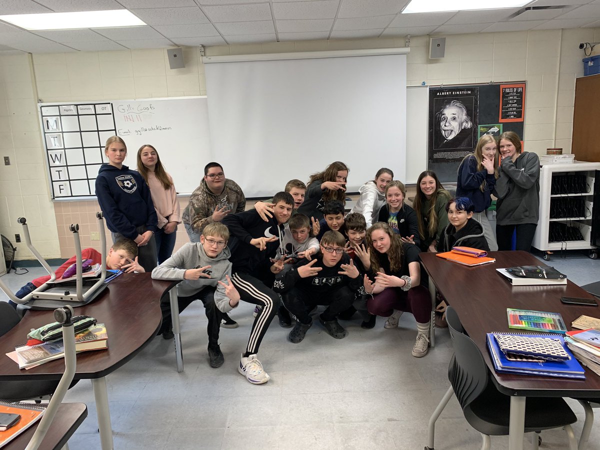 MRDatDudeGG's tweet image. A year ago today, I made all the kids take a picture in case it was our last day together, which it turned out to be.  Things have been tough, but we’re happy to be together once again! This year’s pics will look just a tad different 😷