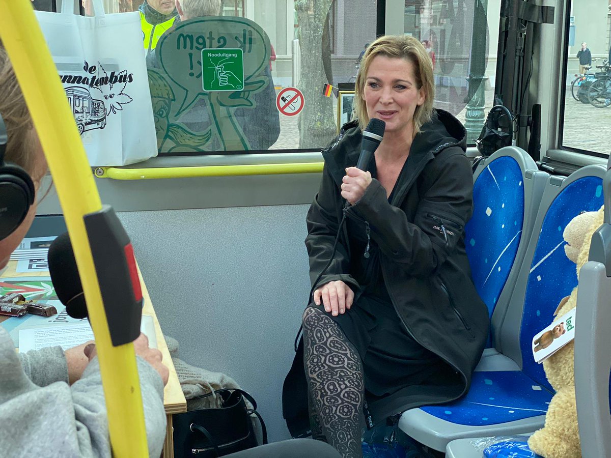 Volgende gast van de #CannaStemBus op Het Plein in Den Haag: <a href="/PascalePlusquin/">Pascale</a> van <a href="/PartijvdDieren/">Partij voor de Dieren</a>. Kijk mee via de livestream: cannastembus.nl #GeefDePlantJouwStem #Verkiezingen2021