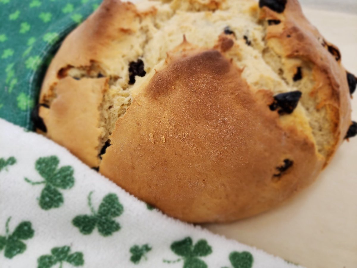 solo_foods's tweet photo. Happy St. Patrick’s Day!🍀

Try Solo almond paste in your Soda Bread for an extra special treat, just crumple or grate into your dry ingredients. 

Available at:
https://t.co/x1UZm3MgtR https://t.co/VJzUlR6LtE