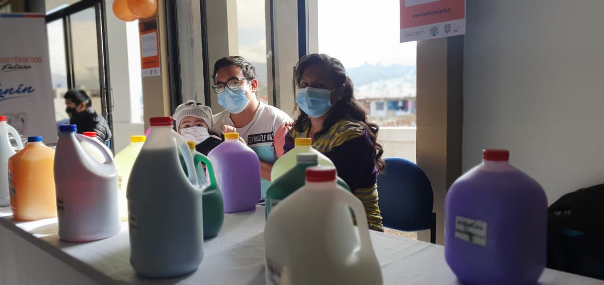 DHumanoEc's tweet photo. #EnVivo | Feria Virtual #NosotrasEmprendemos desde Loja 📍. Conoce los productos y servicios que ofrecen nuestras usuarias del #CréditoDesarrolloHumano. 

📲 https://t.co/UwPhAhB4rX 
 
#SembramosFuturo https://t.co/8vy8KJZCDq