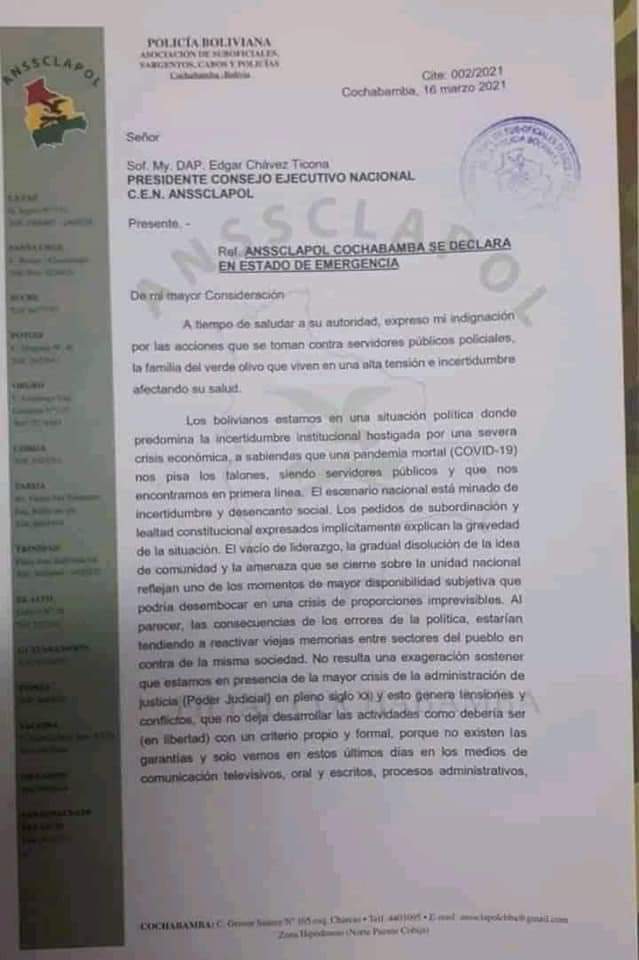 LaNotaBo's tweet photo. Las tropas de la Policía se declaran en estado de emergencia, en contra de los abusos y persecución por el supuesto "golpe de Estado". https://t.co/ZW5rBfNNYy