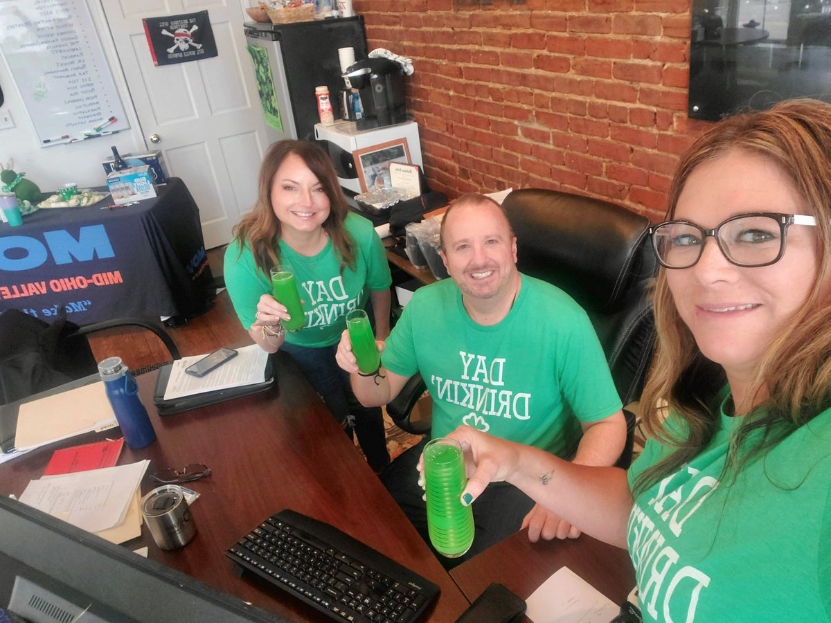 EmploymentMid's tweet image. We had a visitor today!  Stop by and grab a lottery ticket and a job. 🟠🔵 @ComfyRags