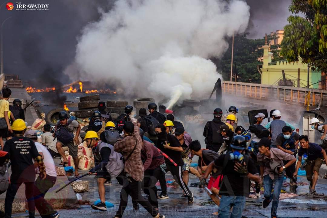 YinLoonThu1's tweet photo. #WhatsHappeningInMyanmar 🥺
#SaveMyammar 🙏🏻
#HearTheVoiceOfMyanmar
#StopMilitaryCoup 
#RejectMyanmarMilitaryCoup https://t.co/B9ZajLwyCK