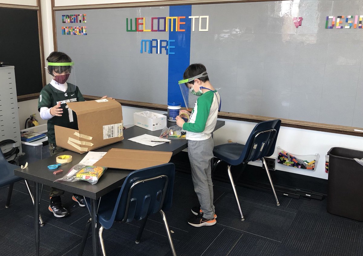 kramermich1's tweet photo. No better thing for ⁦@amybrauer2⁩ class to do on St. Patrick’s Day than make leprechaun traps in the Makerspace!   #pbl #makers ⁦@GPMaire⁩ ⁦@Mr_Ryan_Francis⁩ ⁦@GPSchools⁩ https://t.co/0xVvEVxfmn