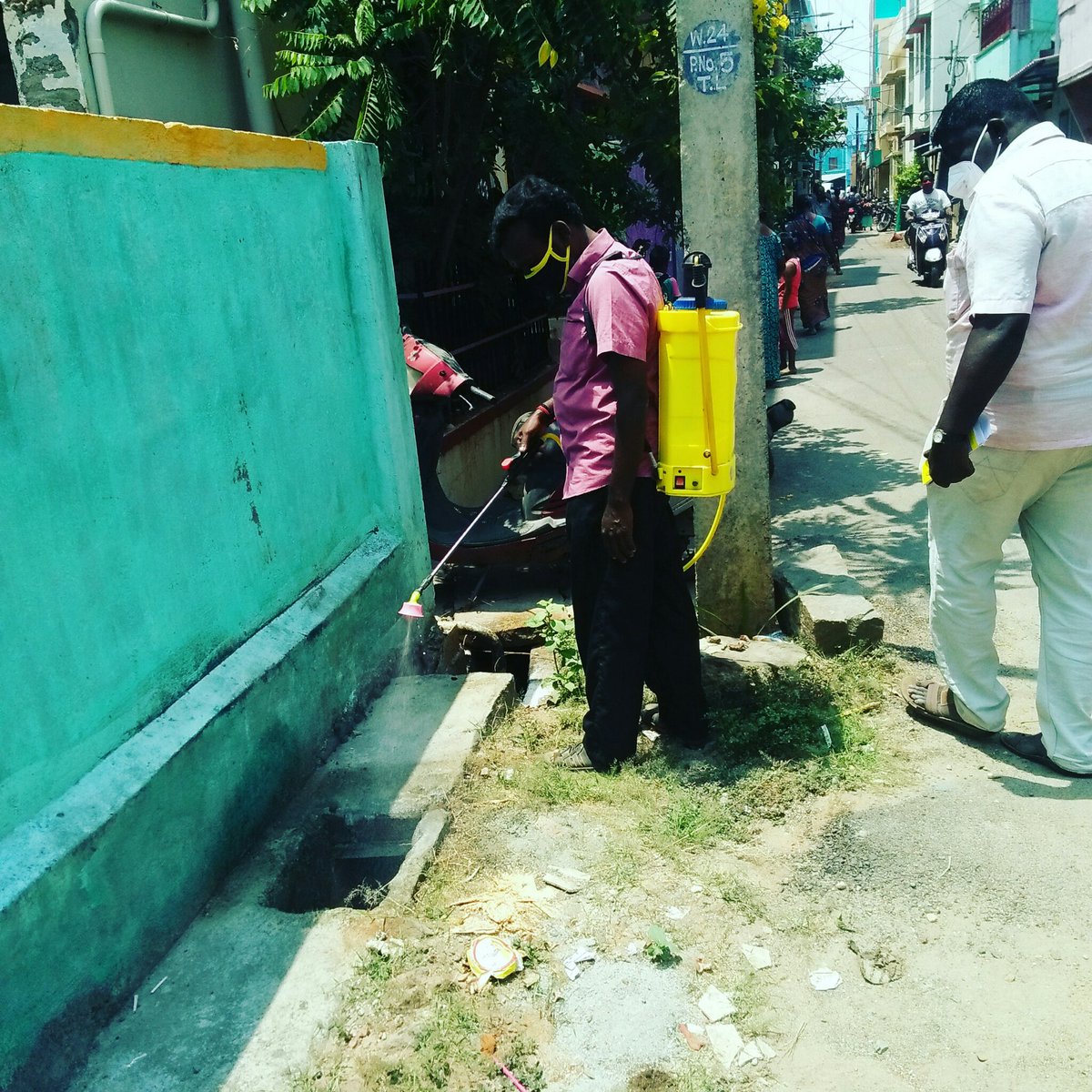 ungalnan's tweet photo. எனது கோரிக்கையை ஏற்று இன்று 24வது வார்டு மைக்கேல் பிள்ளை தெருவில் கொசு மருந்து தெளிக்கப்பட்டது...
Thanks to #trichycorporation https://t.co/3RwFX68sA8
