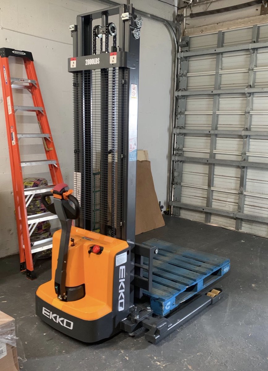 EKKOlifts's tweet photo. Available the #EB13E-138 Series Electric Straddle Stacker. 2800lb,138’’Lift,45’’Forks,Curtis Control,On Board Charger,24V/100Ah Battery.877-232-6517 info@ekkolifts.com https://t.co/PlDF3kHlh4  #EKKOLIFTS #lifttrucks #electricStraddleStacker #forklift #forklifts #electricforklifts https://t.co/z5WXTHPn8N