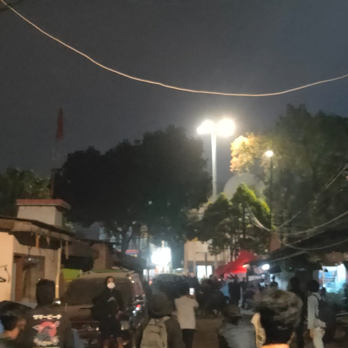 ORMAS PEMUDA PANCASILA yang dibackingi APARAT NEGARA suruhan PT. PERTAMINA mulai memaksa masuk dan melakukan provokasi terhadap warga Pancoran buntu II.