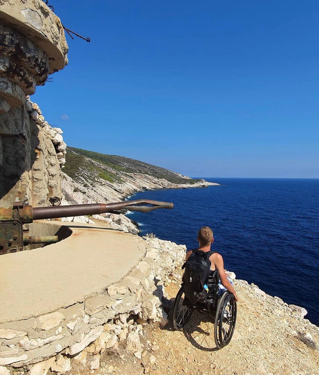 Handiscovercom's tweet photo. Our friend Slaven on the beautiful island of Vis, Croatia 🌞
Plan your Summer and book your accessible accommodation in Croatia now! 🇭🇷 ✨ https://t.co/K8tbk6pLFR
#disabilityinspiration #disabledcommunity #accessibility #accessibletravel #disabledtravel https://t.co/ZUXWQGPjsd