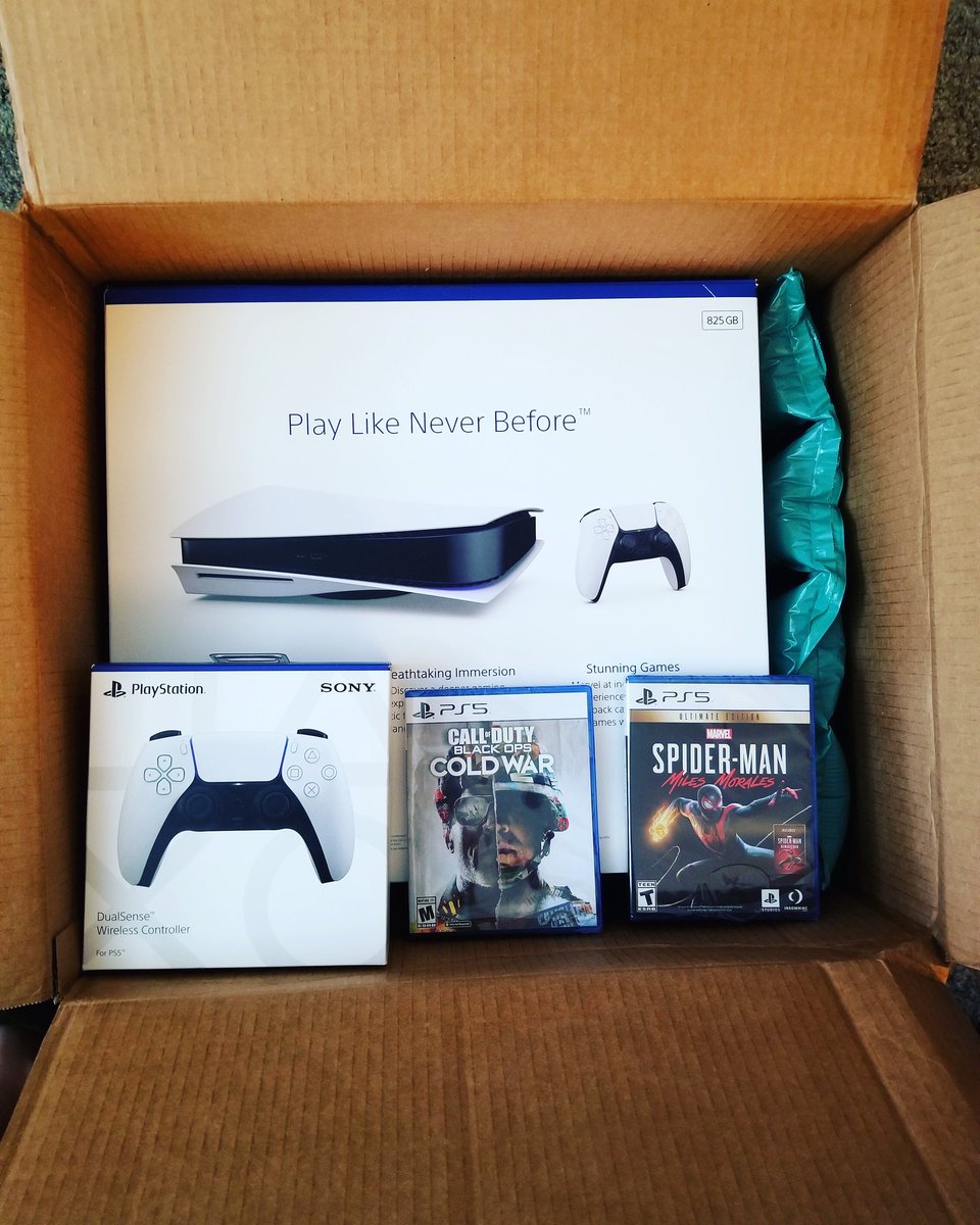 stylejmd's tweet photo. @mattswider @techradar @jakerandall Just wanted to say thank you to @mattswider and Techradar... For without you I would not have been able to get one of these. Thank you again for all you do! 👁🖖🏽💙 https://t.co/pEW8POt2zT