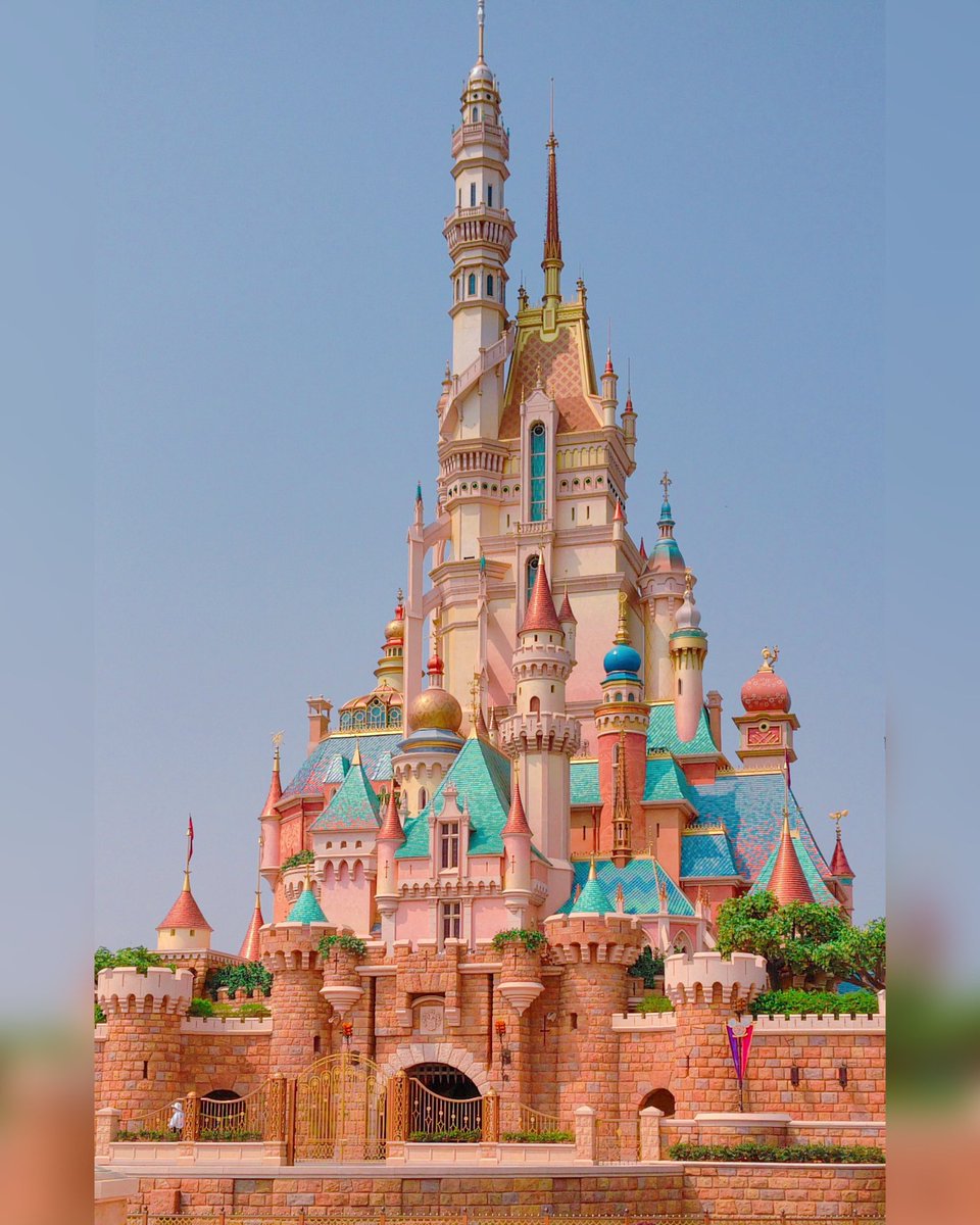 Castle of magical dreams
20210312 HKDL
#hkdl #hongkongdisneyland #castleofmagicaldreams #香港迪士尼樂園 #香港迪士尼代購 #disneyland #disney #迪士尼 #hkig #15MagicalDreams #DisneyMomentsHK #HKDisneyland #hk #hongkong #park #castle 
#disneypark #心信奇妙 #themepark