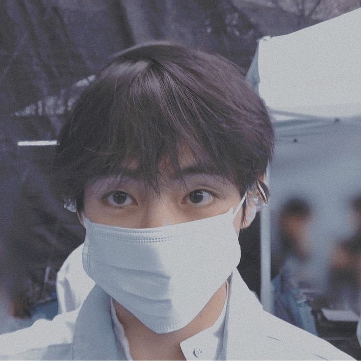 GukTeteg's tweet photo. Taehyung, por lo que sea que estés pasando, Army estará contigo en las buenas y en las malas, por favor sigue brillando como el gran hombre en el que te has convertido. Army está orgullos@ de ti, we purple you💜
#TaehyungYouArePerfect #taehyungborntobeloved #army @BTS_twt #bts https://t.co/bFNpo5WGUH