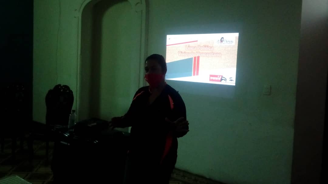 F_Ali_Primera's tweet photo. El dia de ayer la facilitadora Yessica Aguirre, dio un taller referente a las Líneas de Acción Política, en el marco del Sistema de Formación Popular por parte de la Secretaría de Vivienda. https://t.co/hEmKFCctml
