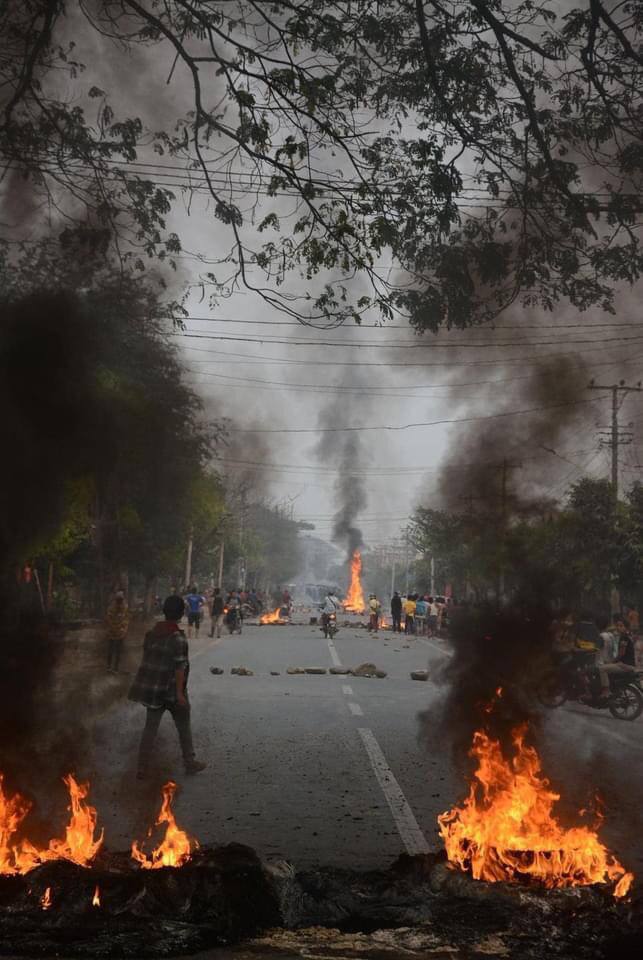 These are the photos that show the situation made by the military terrorists in Bo Gyoke Road,Kale this evening!!!

RESTORE MOBILE DATA

#WhatsHappeningInMyanmar
#Mar17Coup