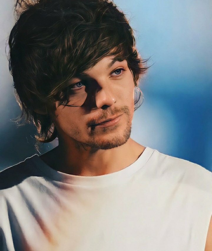 HAZZAGOLDCX's tweet photo. Louis Tomlinson in tendenza per nessun motivo e quindi vi spillo qualche foto da ammirare https://t.co/ebIt5pTOUN