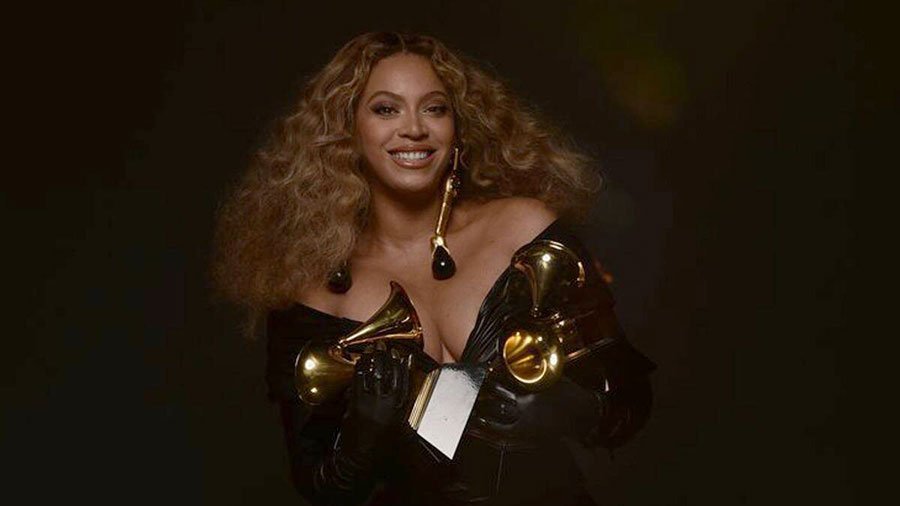 actusmediasadco's tweet photo. Grammy Awards : Beyoncé devient l’artiste féminine la plus récompensée | Actus, Médias &amp; Co https://t.co/vpYq9s5xsZ 

#Beyonce #queenbey #GRAMMYs #Grammy2021 #GrammyAwards @Beyonce https://t.co/GuR56yCCtZ