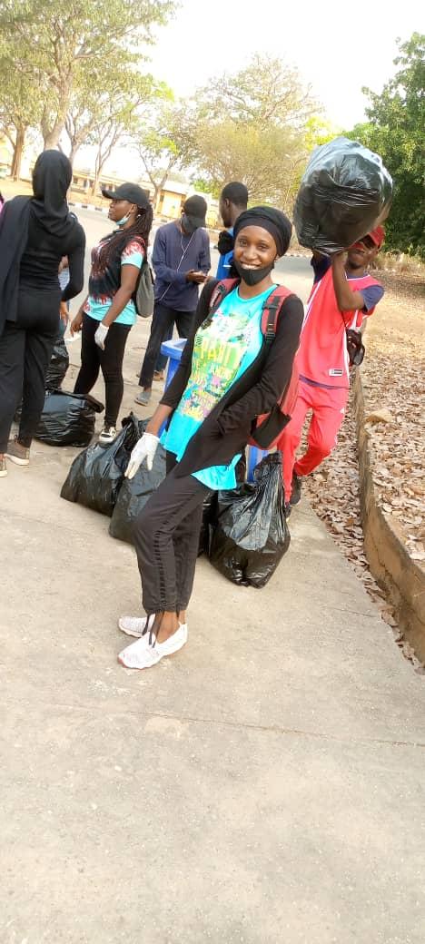 RJadesola's tweet photo. While volunteering has become an hobby, environmental sustainability remains key for a conducive living to exercise this hobby.
I joined a group of eco-conscious individuals @ploggingnigeria to keep fit as we keep clean.
What a lovely exercise! π
#PES06
#PloggingClubILORIN https://t.co/1GEtlI18cH