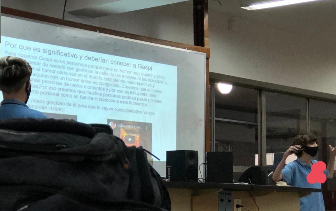 matecaledou's tweet photo. EN EL COLE NOS PIDIERON HABLAR DE UNA PERSONA QUE INFLUYE EN NUESTRAS VIDAS Y DECIDIMOS HACER EL TRABAJO SOBRE @gaspipd https://t.co/JmJlskeyQo
