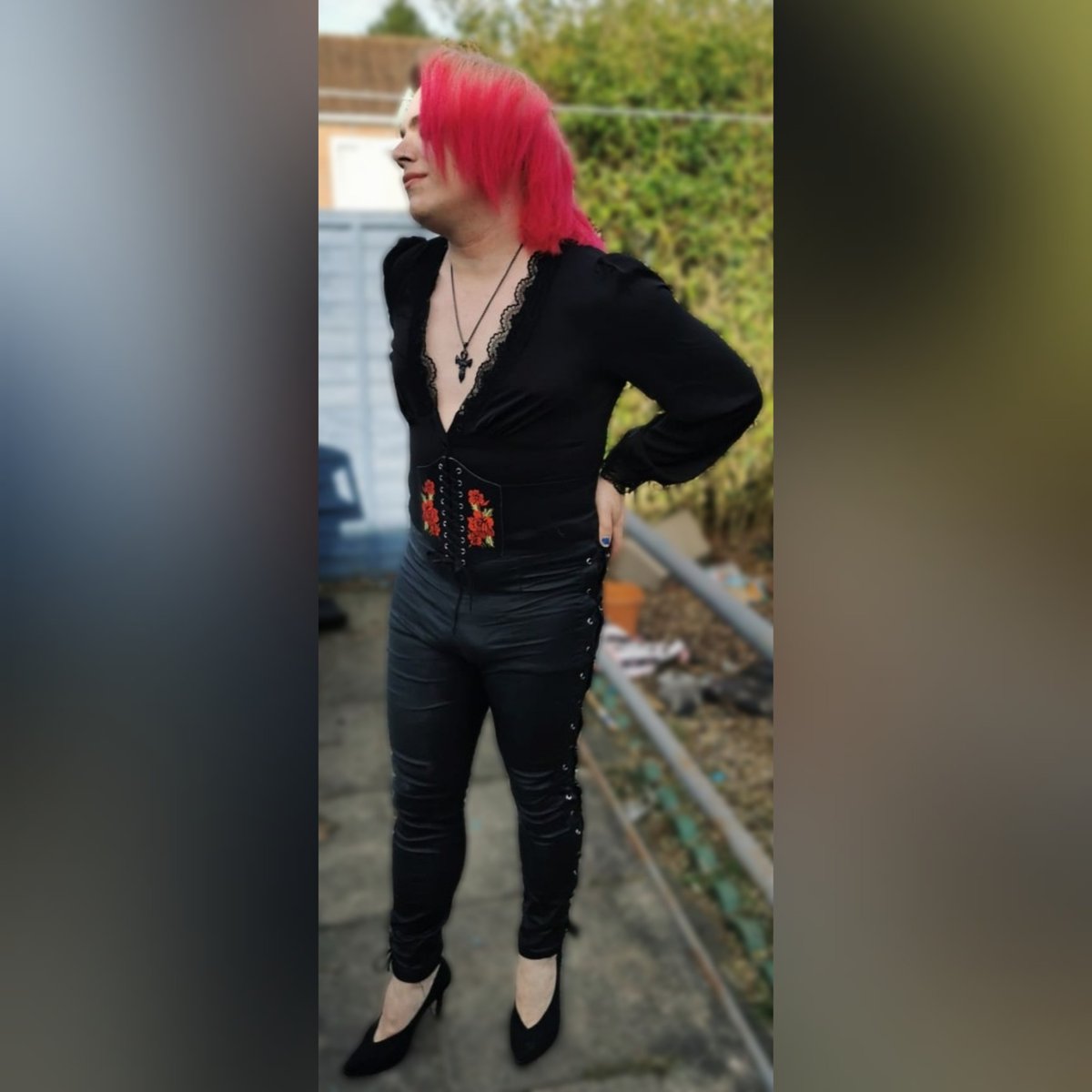 Streaming tonight in Persophone's domain. Come join if you can. It's going to be a big one.
.
Twitch.tv/haveagoheroes, 7pm GMT
#livestreaming #stream #dungeonsanddragons #loreolympus #GreekMythology #HadesGame #TTRPG #queer #nonbinary #genderfluid #pinkhair #goth