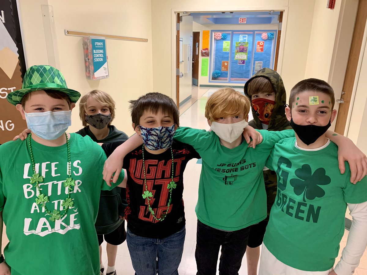 lastephens99's tweet photo. Happy St. Patrickโs Day! May the luck oโ the Irish be with you ๐
#CISTeamTenacity #CISKnights https://t.co/PO7ib7Arek