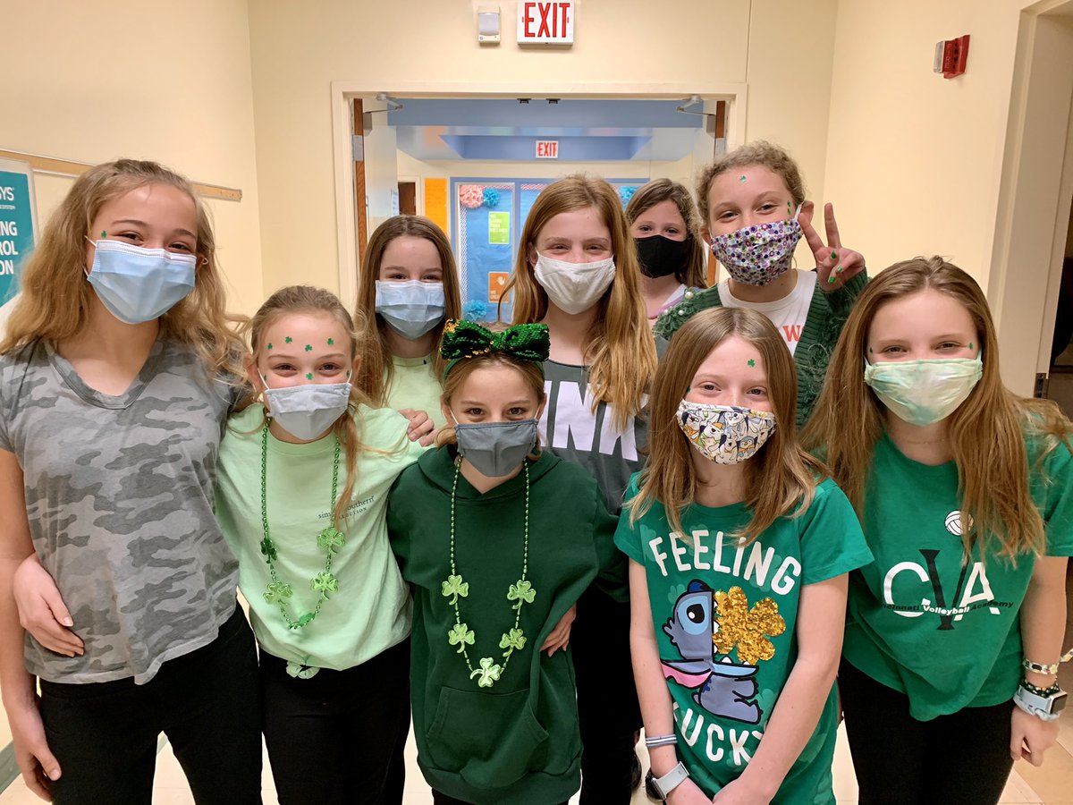 lastephens99's tweet photo. Happy St. Patrickโs Day! May the luck oโ the Irish be with you ๐
#CISTeamTenacity #CISKnights https://t.co/PO7ib7Arek