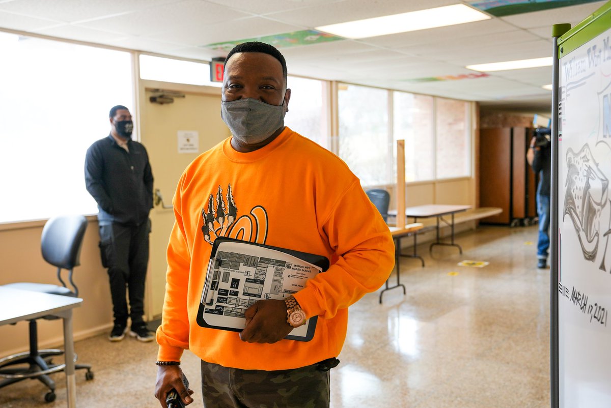 pgcps's tweet image. Today #TeamPGCPS returned to schools in preparation for the start of hybrid learning next month. Welcome back, teachers and staff! #PGCPSProud #ForwardTogether