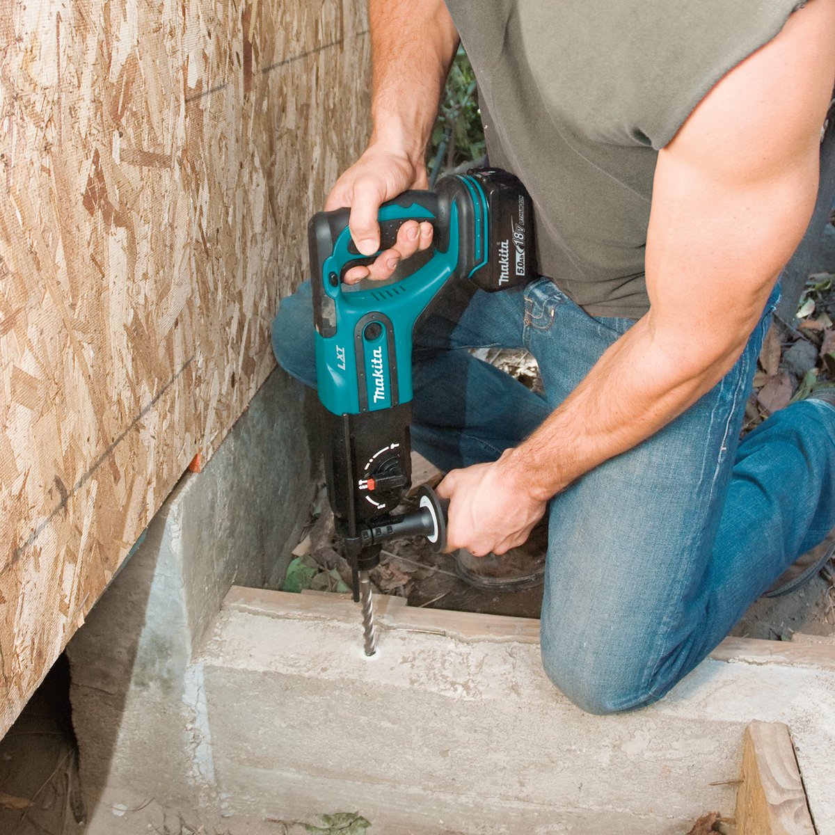 MakitaTools's tweet photo. The 18V LXT 7/8" SDS-Plus Rotary Hammer (XRH03) delivers faster, more efficient percussive drilling to the job site. 
https://t.co/qE3SEQSStT
#makitausa #makitatools #rotaryhammer #lxtadvantage #concrete #construction #cordlessrotaryhammer #18vlxt #jobsite https://t.co/XlzcLojhg3