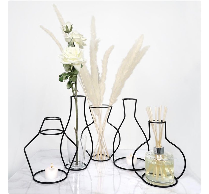 dmanorinteriors's tweet photo. These vases popped up on my Instagram the other day and I love them, such a unique accessory for your home or as a stylish gift 🤍 Instagram: @silhouettevases #design #giftidea #silhouette #contemporarydesign #vase #home https://t.co/A2qyr2a2UT