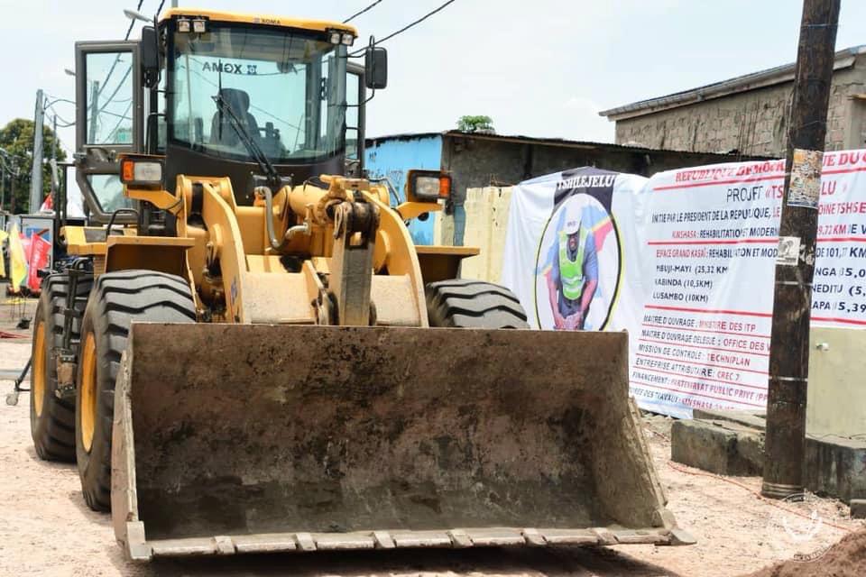 PlumeInfos's tweet photo. KINSHASA / le chef de l'Etat FATSHI vient de lancer le projet "TSHILEJELU" permettant à réhabiliter les routes du  grand Kasai et la ville de Kinshasa https://t.co/xazLccen9K