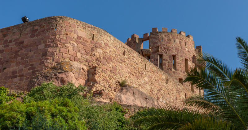 c_valenciana's tweet photo. El Castillo de Vilafamés es todo un símbolo de uno de los pueblos más bonitos de España. #MediterráneoEnVivo 
👉https://t.co/1dNTegRtrA https://t.co/PUN0j9KU8H
