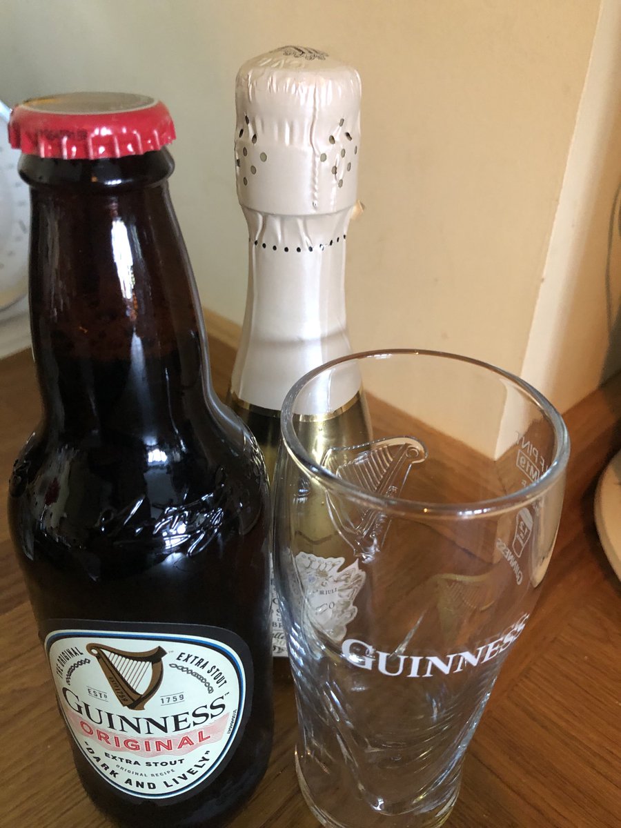 FreerJacqs's tweet photo. Ready to celebrate St Patrick’s day with ⁦@AbsCorpEvents⁩ I with Simon Johnson and Doyle Hotels! https://t.co/ObdTlM8btj
