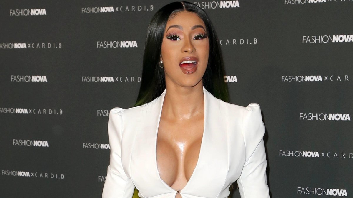 Geçtiğimiz günlerde Grammy’da sahne alan yıldız şarkıcı Cardi B., şöhretini kendisini striptiz kulübünde çalışmaya ikna eden bir Türk’e borçlu olduğunu ifade etti.
👉 t.ly/XNVK